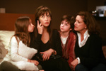 Sophie Marceau (Anne, zweite von links), Françoise Fabian (Annes Mutter, rechts)