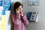 Elena (Medeea Marinescu) telefoniert nach Hause